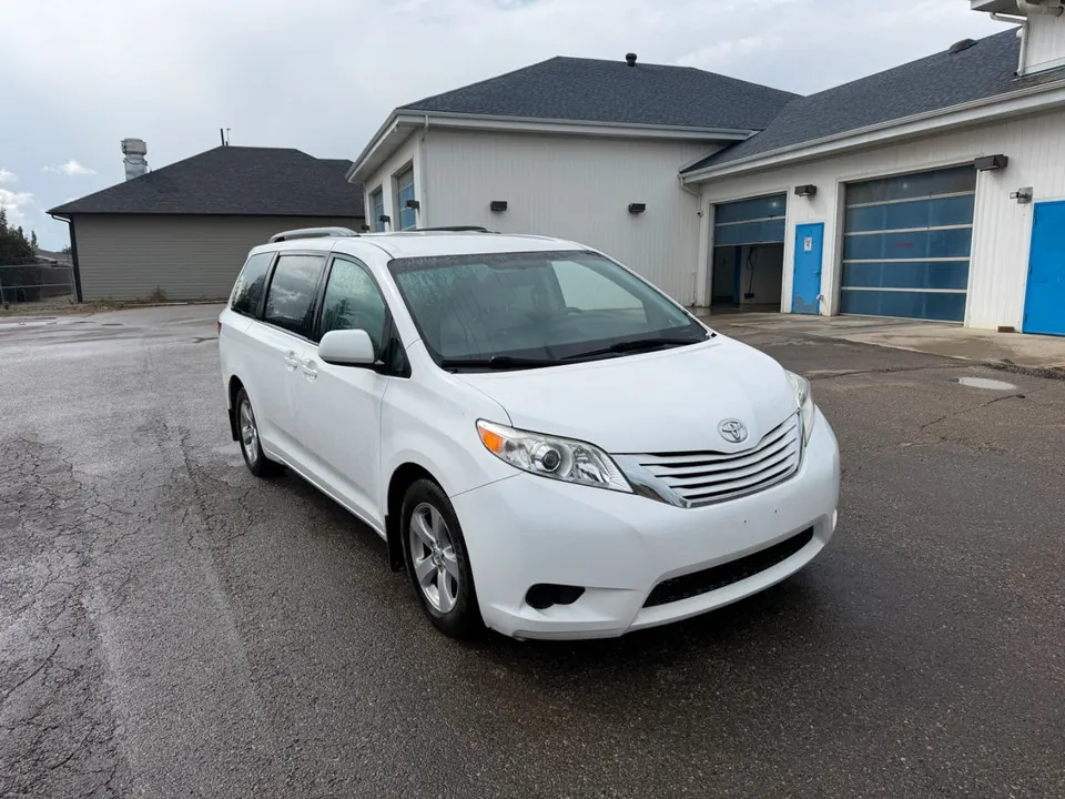 Toyota Sienna 2015 photo 4
