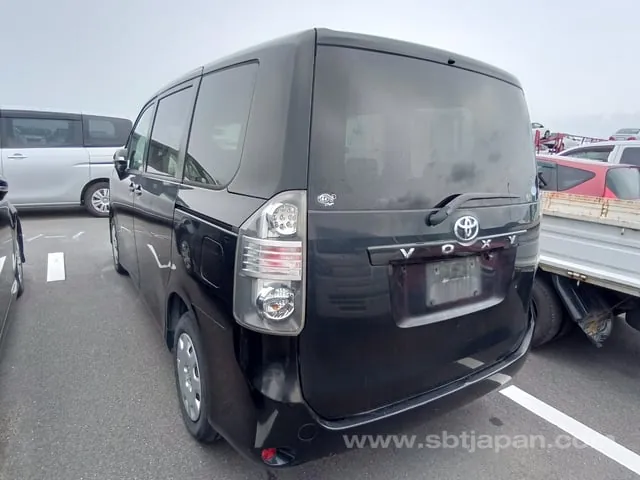 Toyota Voxy 2009 photo 3