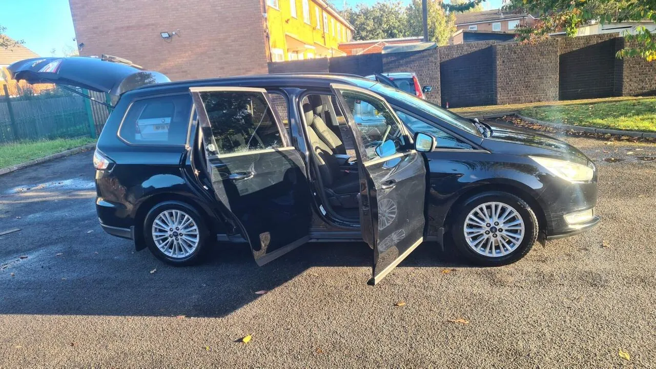 Ford Galaxy 2017 photo 3
