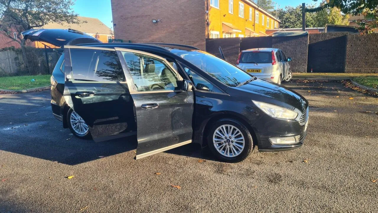 Ford Galaxy 2017 photo 2