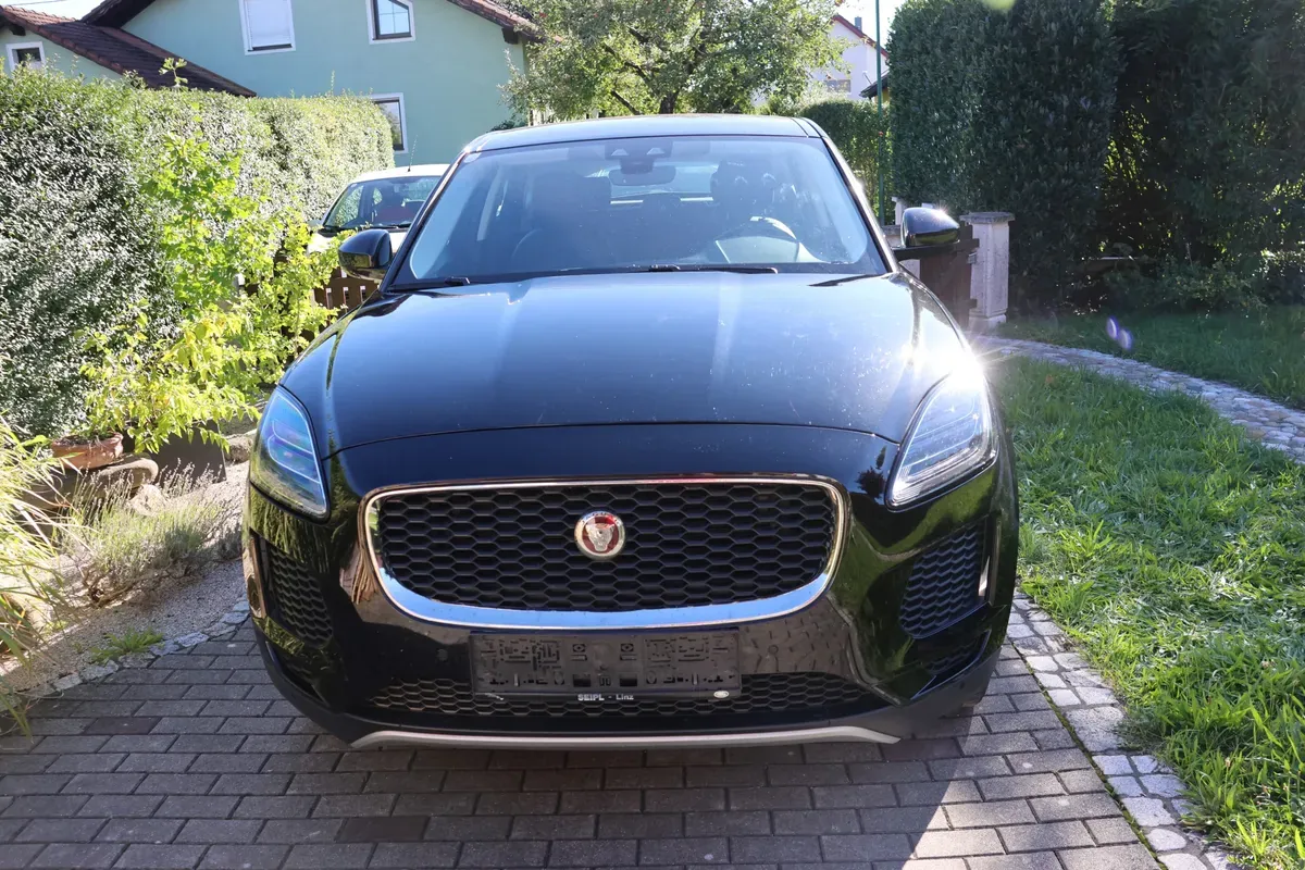 Jaguar E-Pace 2020 photo 3