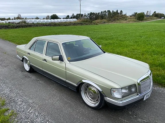Mercedes-Benz 380 Se 1982 photo 2