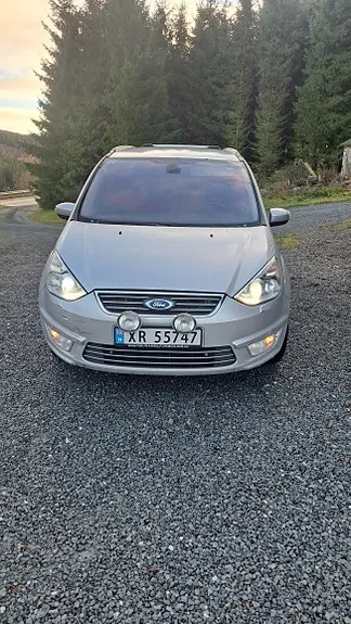 Ford Galaxy 2010 photo 2