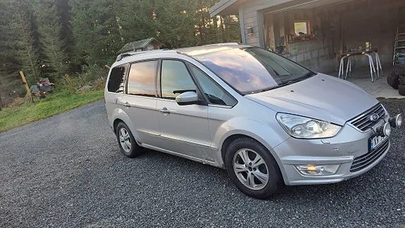 Ford Galaxy 2010 photo 3