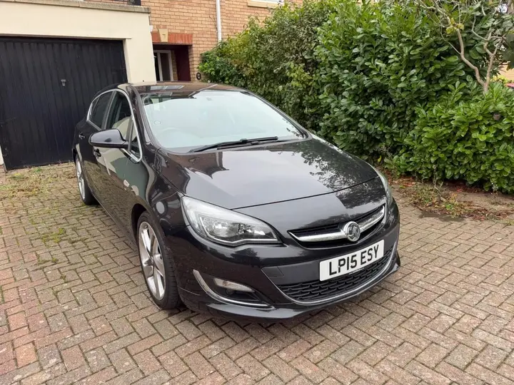 Vauxhall Astra 2015 photo 2