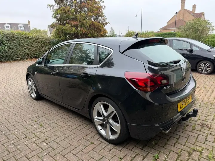 Vauxhall Astra 2015 photo 3