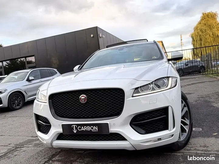 Jaguar F-Pace 2017 photo 2