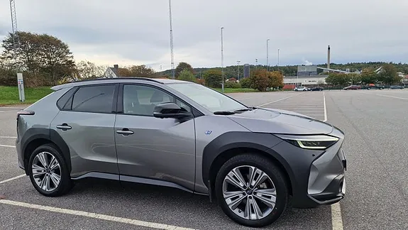 Subaru Solterra 2023 photo 2