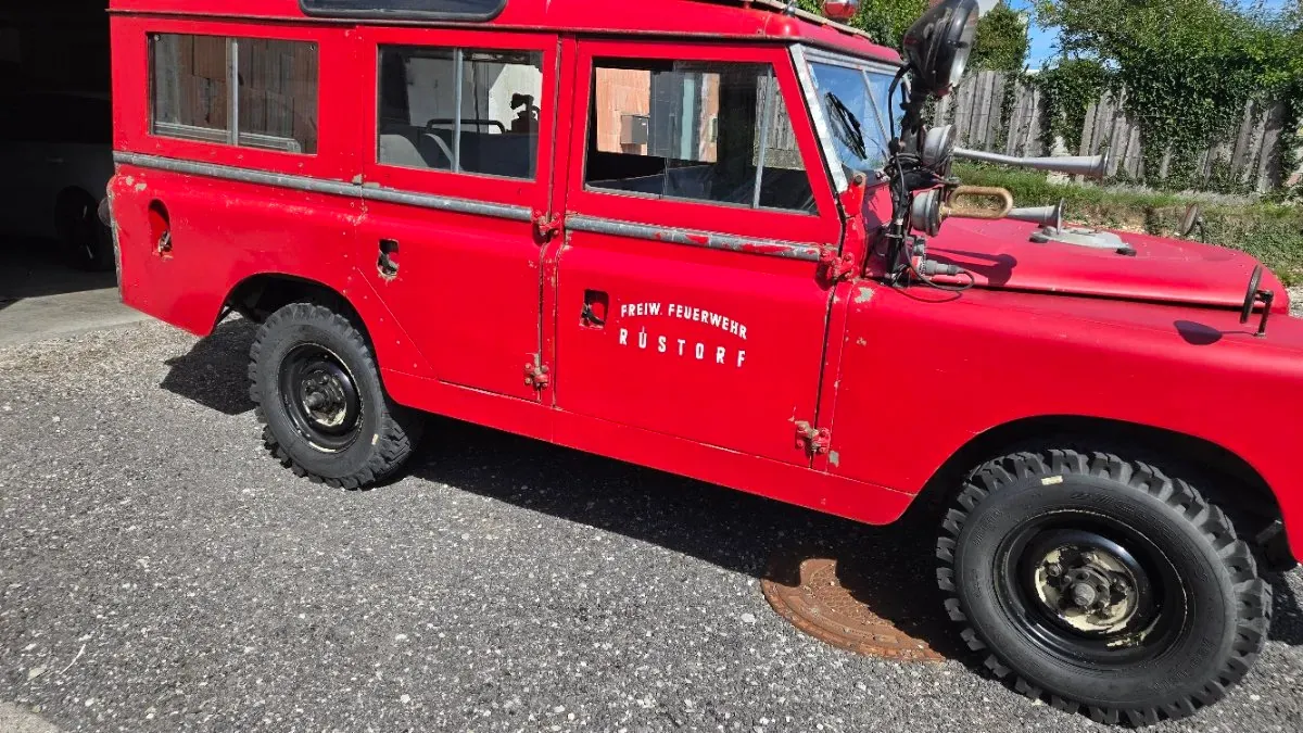 Land Rover Defender 1966 photo 2