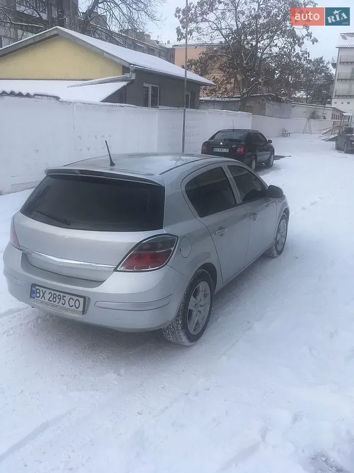 Opel Astra 2011 photo 4