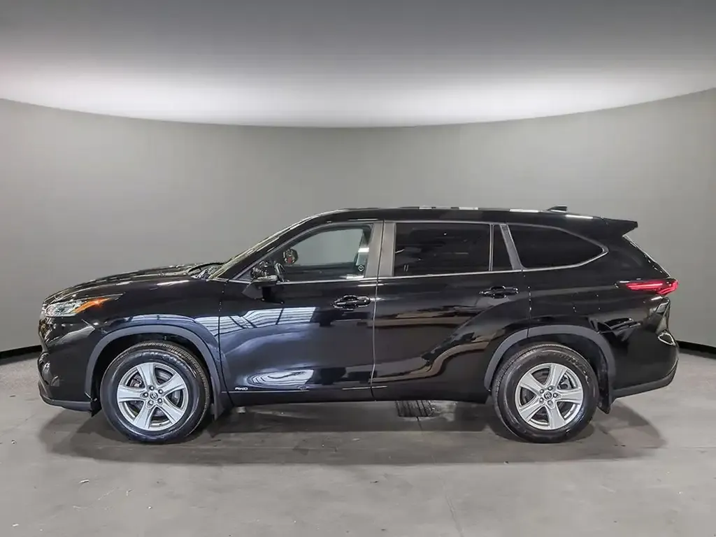 Toyota Highlander 2024 photo 3