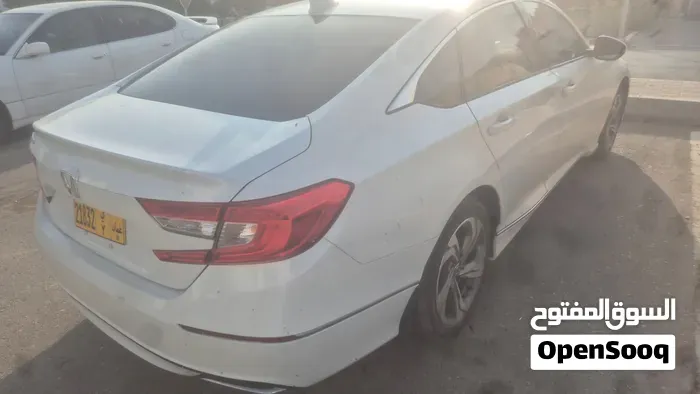 Honda Accord 2018 photo 2