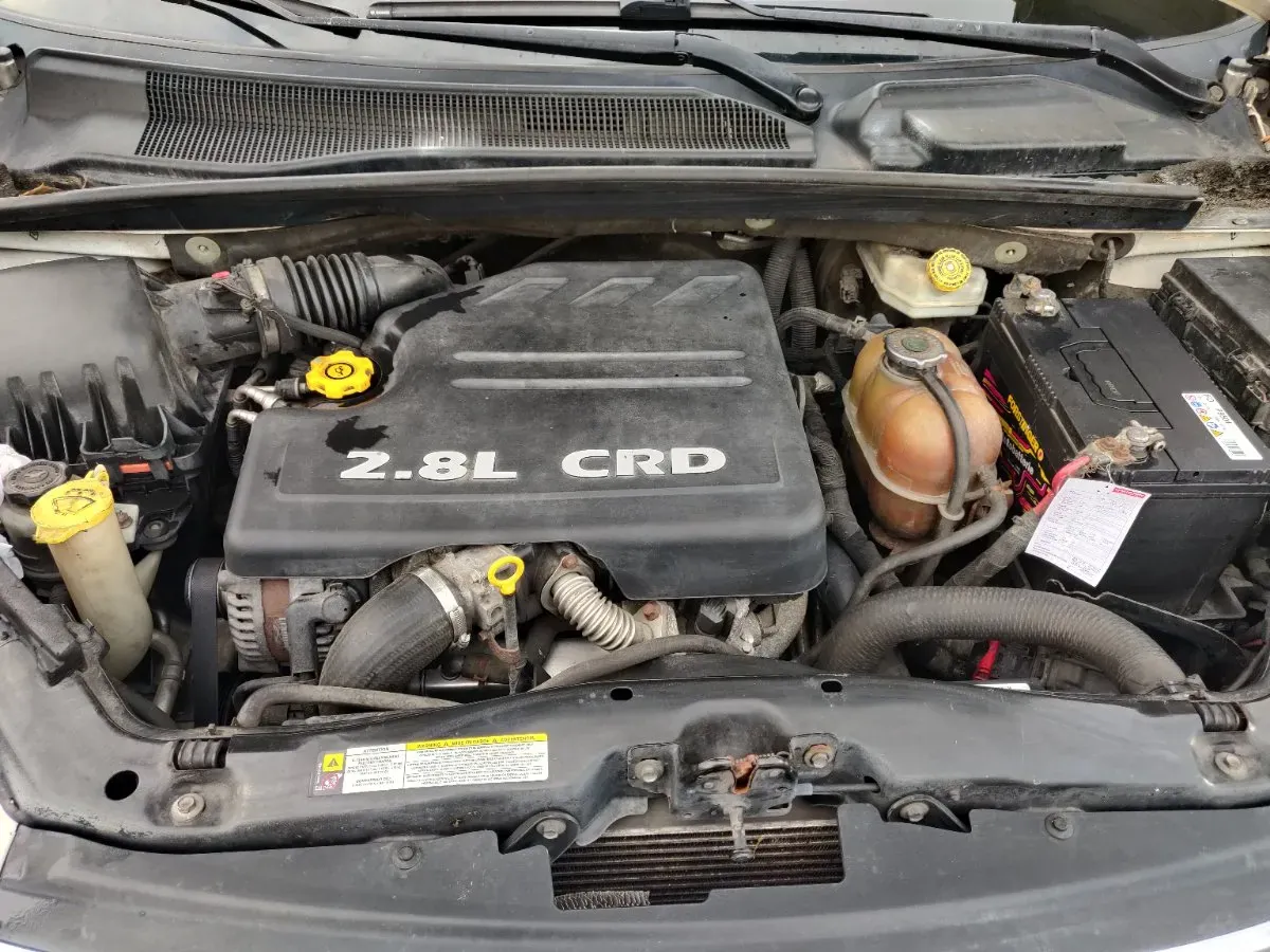 Lancia Voyager 2012 photo 2