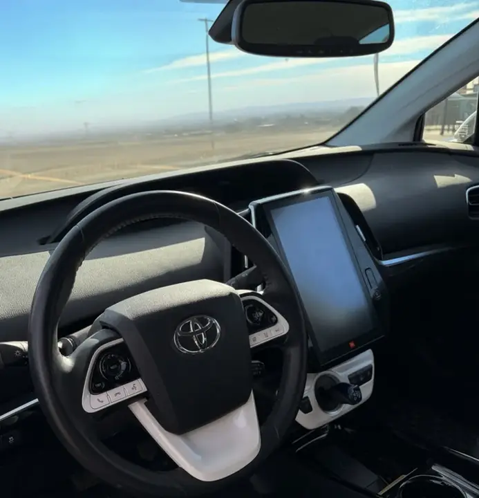 Toyota Prius Prime 2019 photo 2