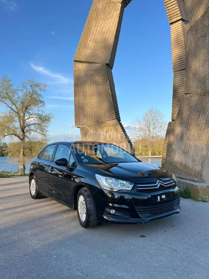 Citroen C4 2015 photo 2