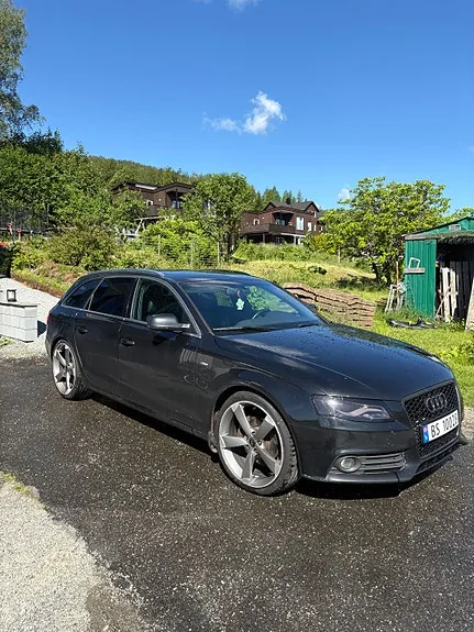 Audi A4 2010 photo 2