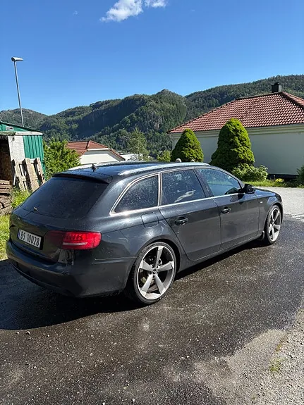 Audi A4 2010 photo 3