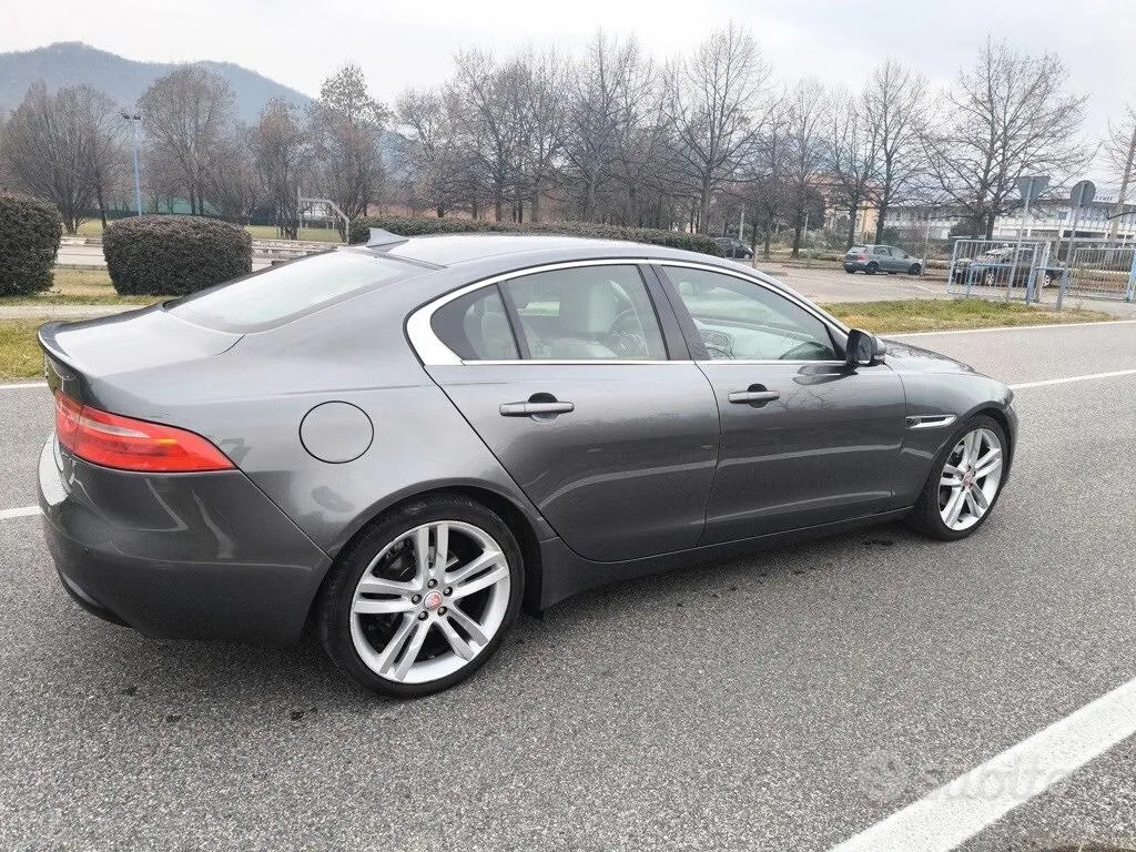 Jaguar Xe 2015 photo 3