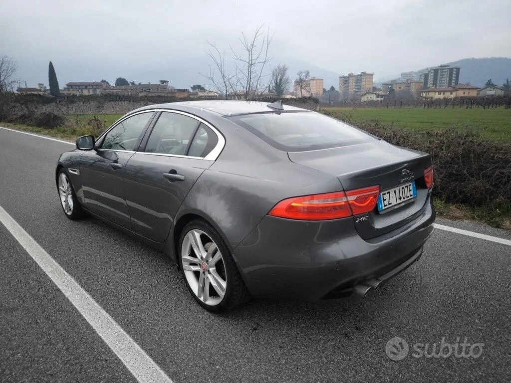 Jaguar Xe 2015 photo 4
