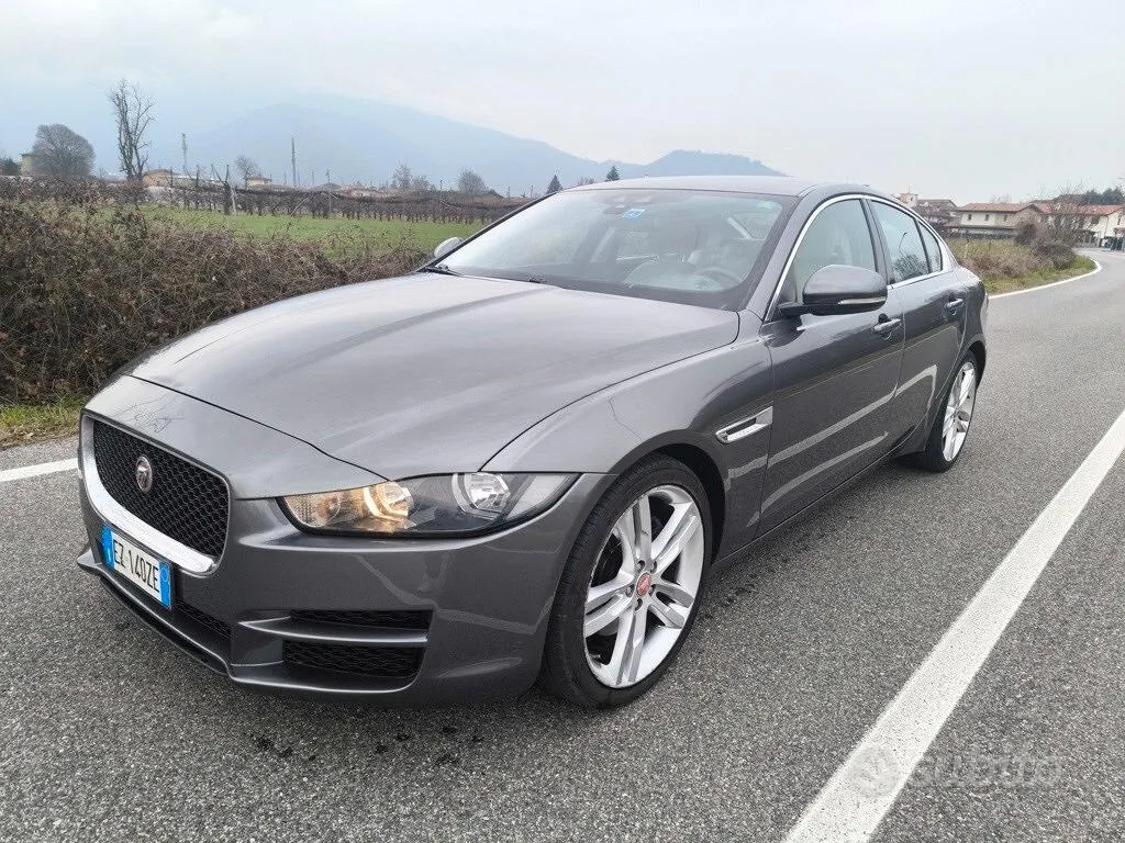 Jaguar Xe 2015 photo 2