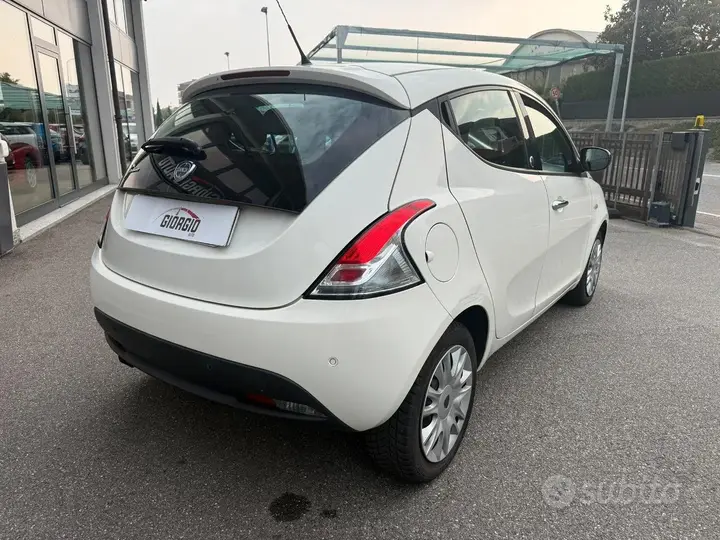 Lancia Ypsilon 2013 photo 2