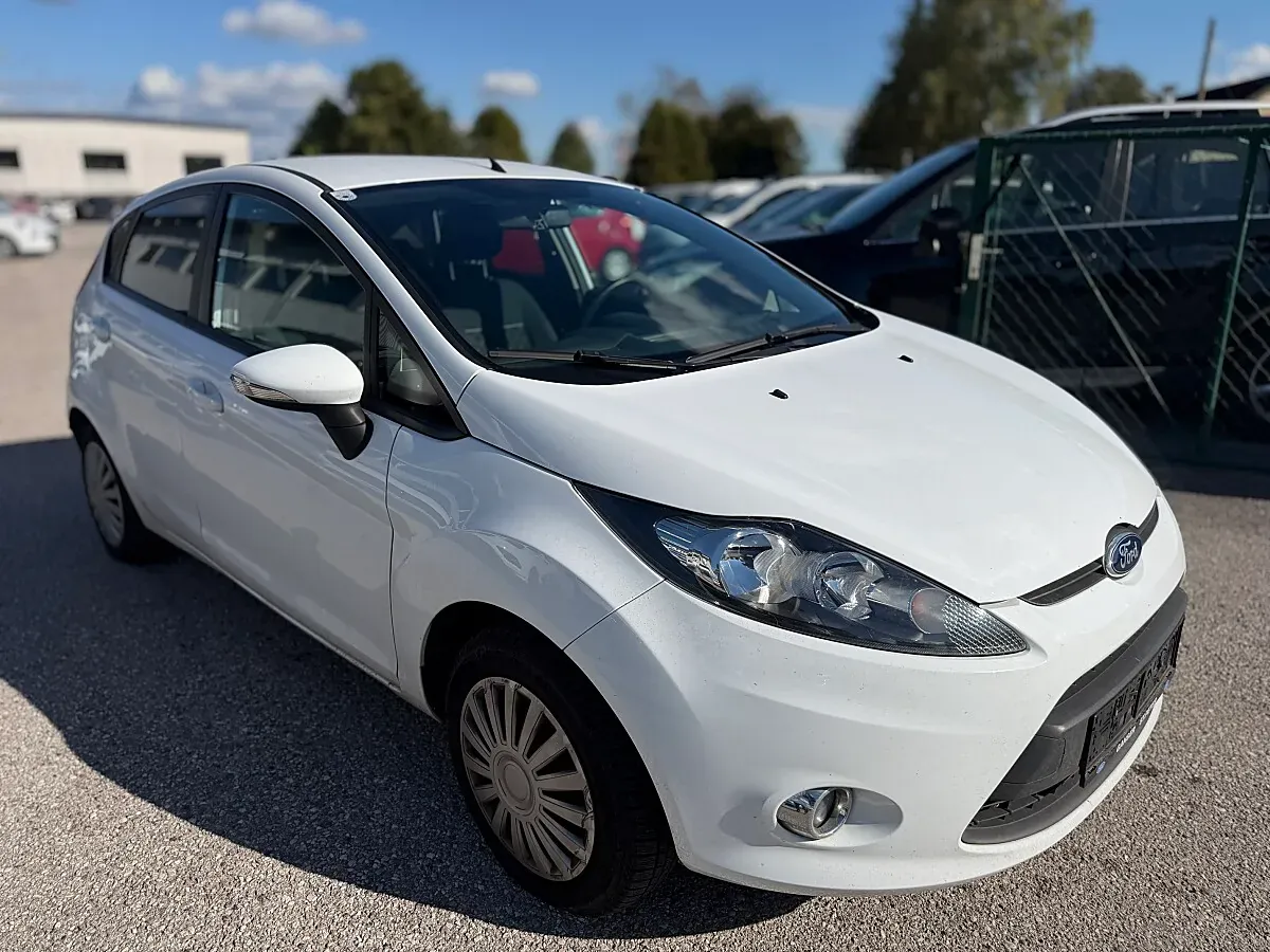 Ford Fiesta 2012 photo 2