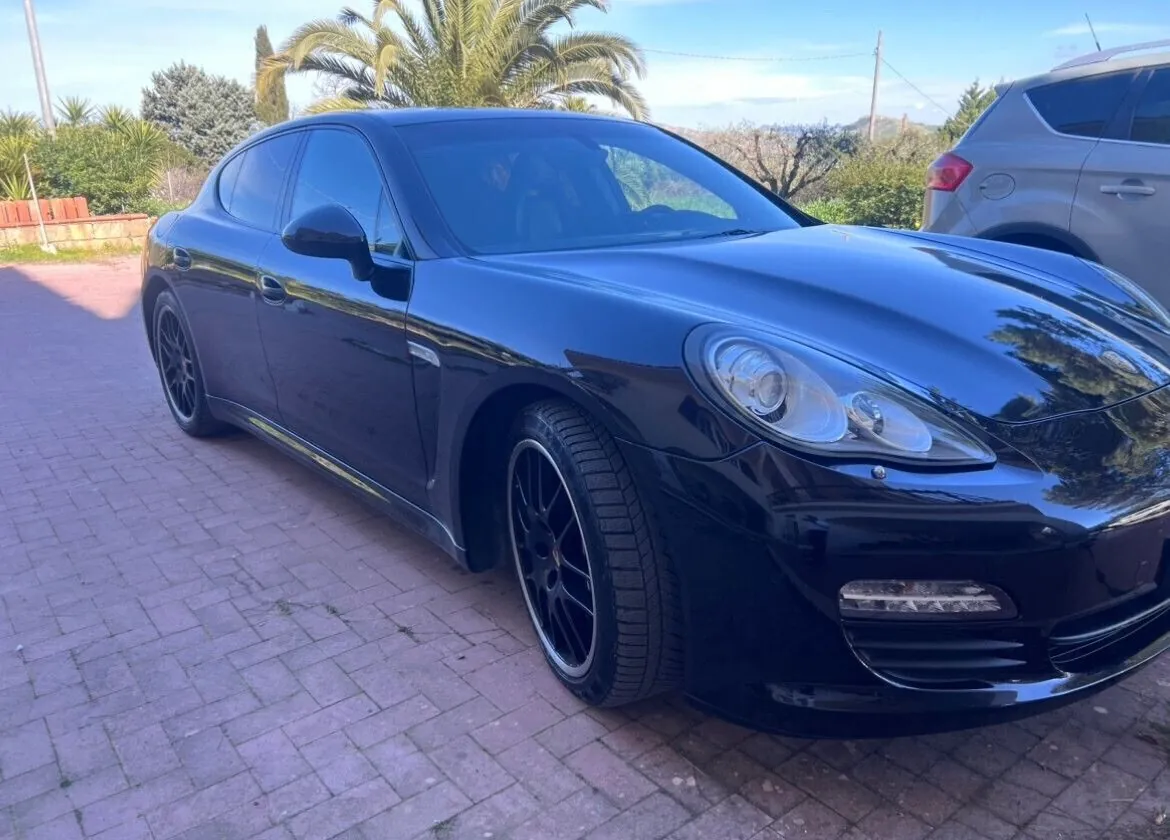 Porsche Panamera 2012 photo 2