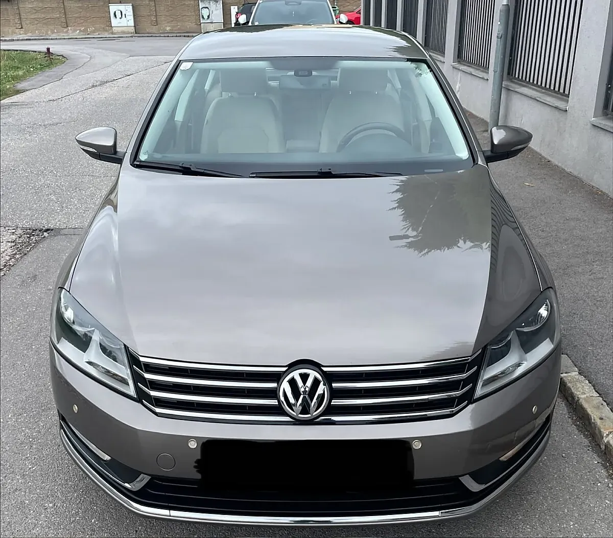 Volkswagen Passat 2011 photo 2