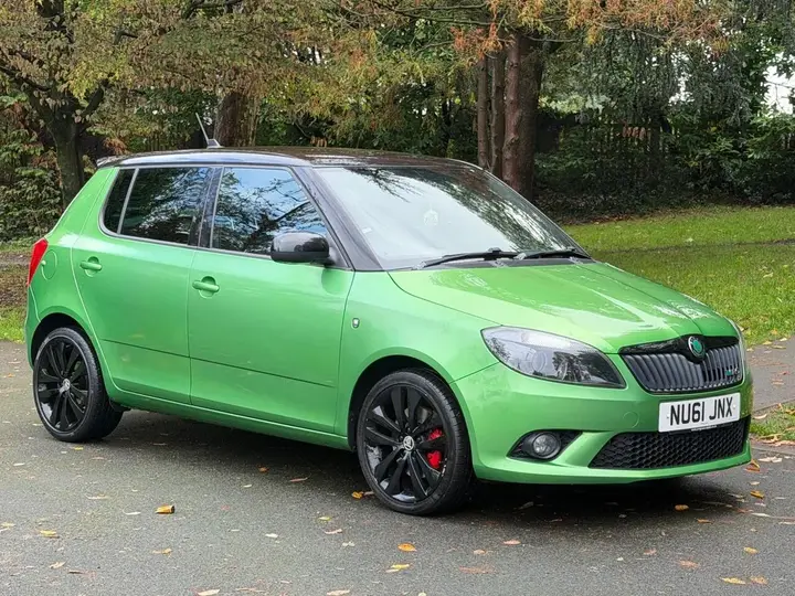 Skoda Fabia 2011 photo 2