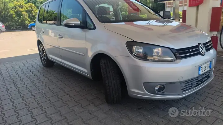 Volkswagen Touran 2011 photo 4