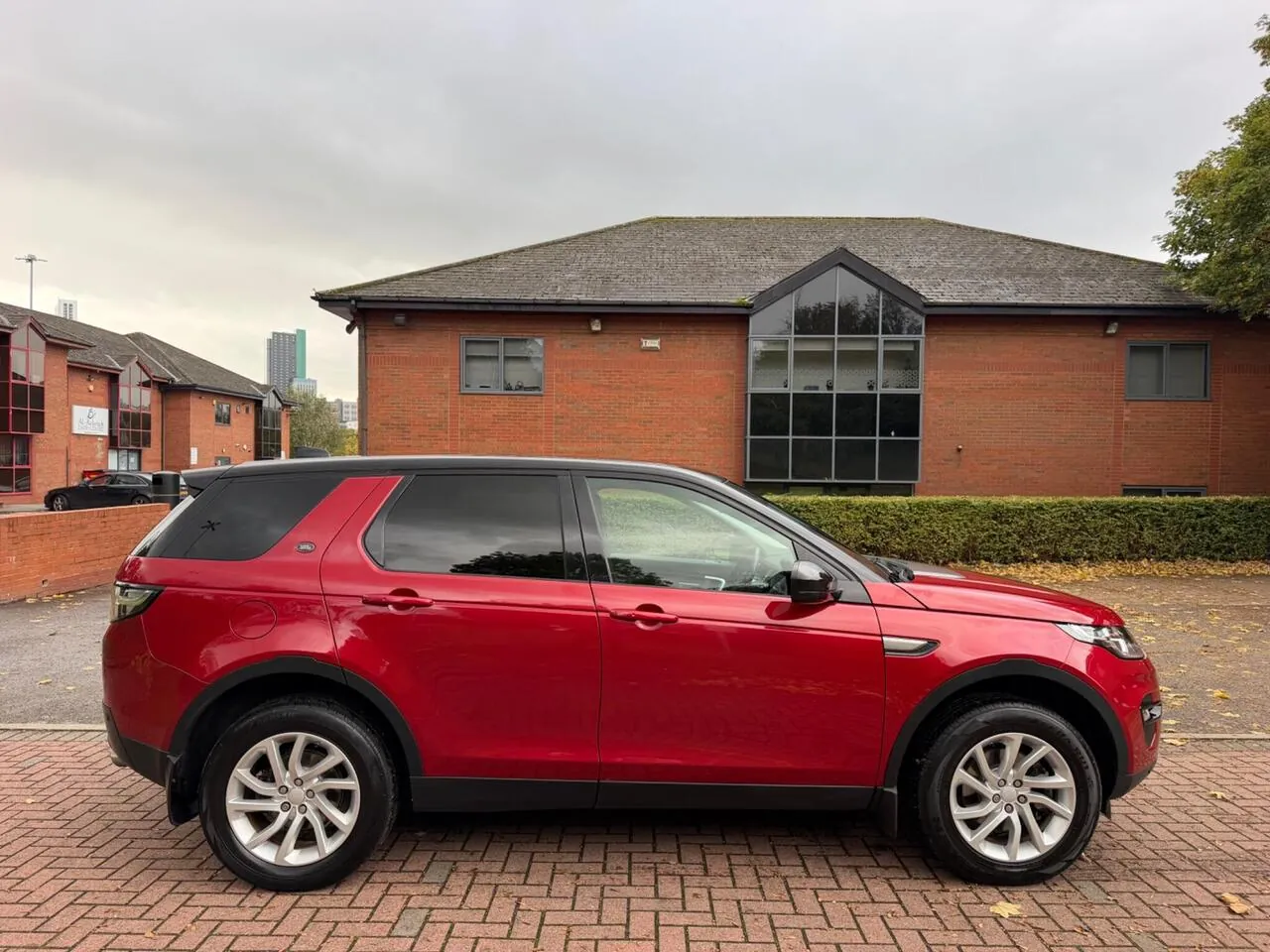 Land Rover Discovery Sport 2017 photo 3
