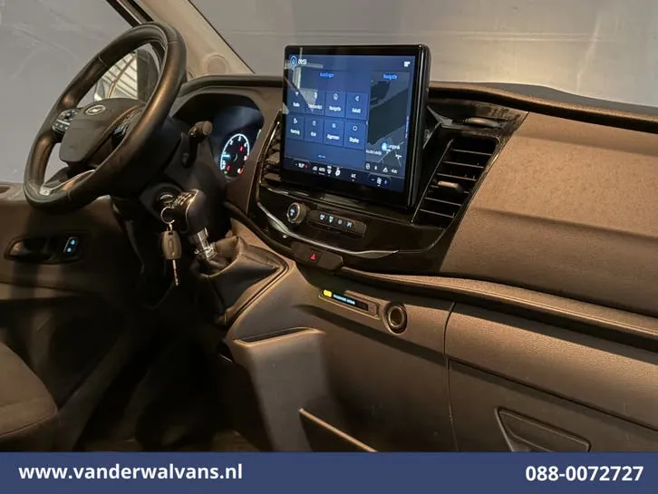 Ford Transit 2023 photo 2