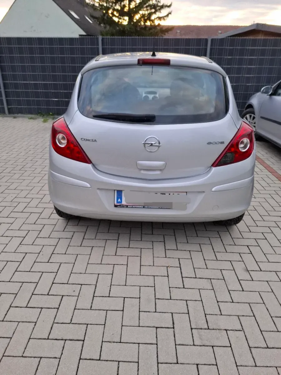 Opel Corsa 2011 photo 3