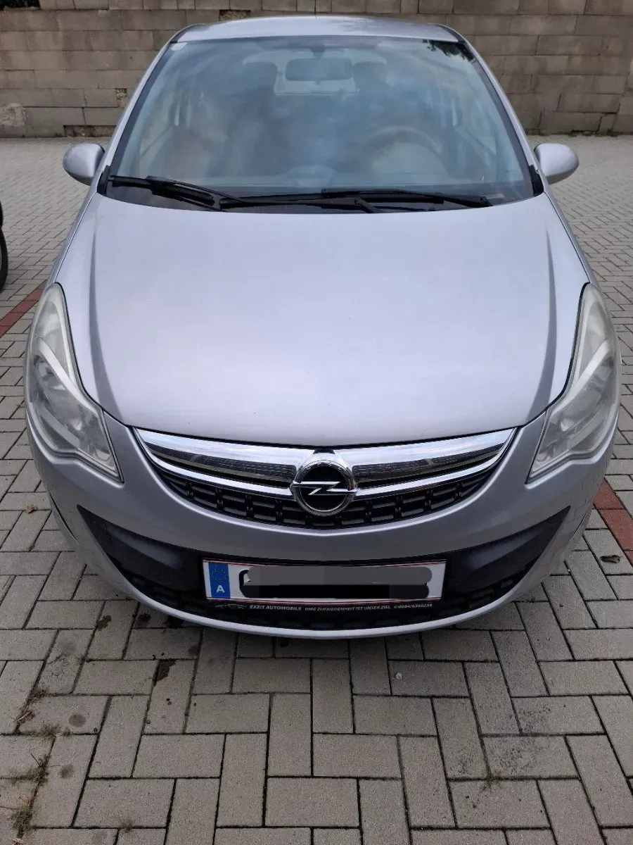Opel Corsa 2011 photo 2