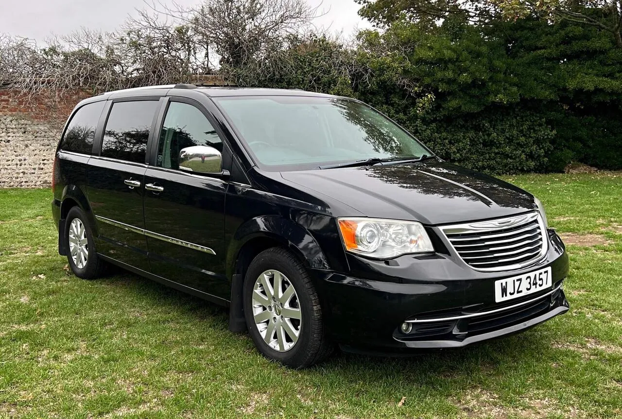 Chrysler Grand Voyager 2014 photo 2