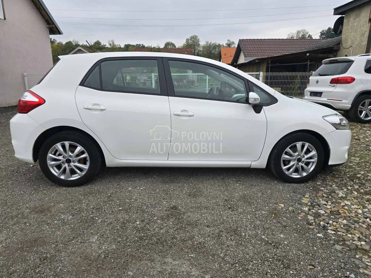 Toyota Avensis 2011 photo 4