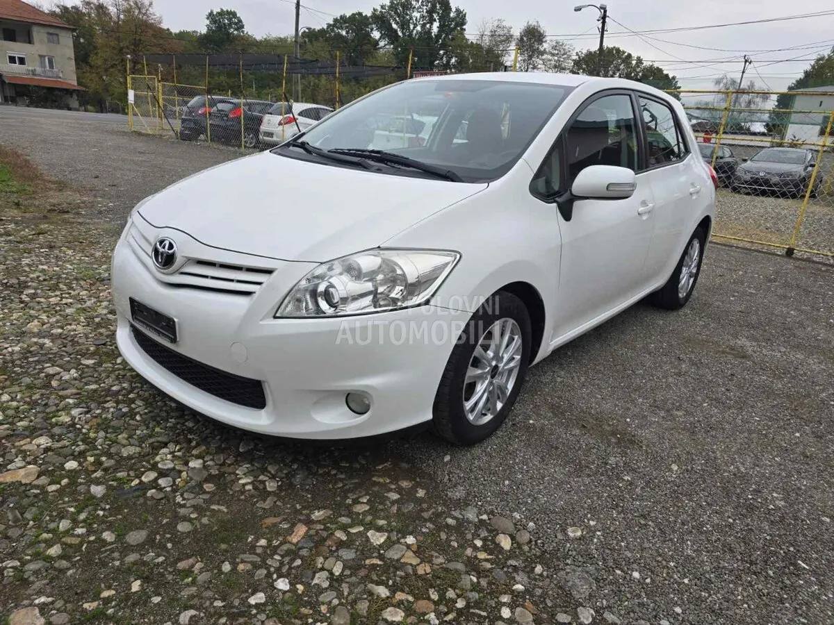 Toyota Avensis 2011 photo 2