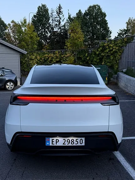 Tesla Model Y 2025 photo 5