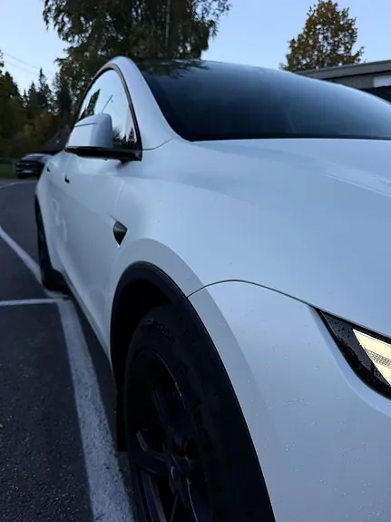 Tesla Model Y 2025 photo 4