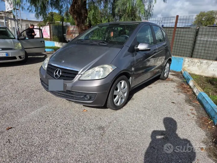 Mercedes-Benz A 2010 photo 2
