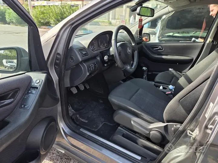 Mercedes-Benz A 2010 photo 4