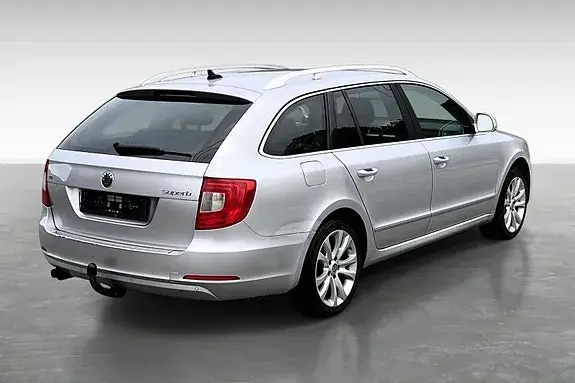Skoda Superb 2013 photo 5