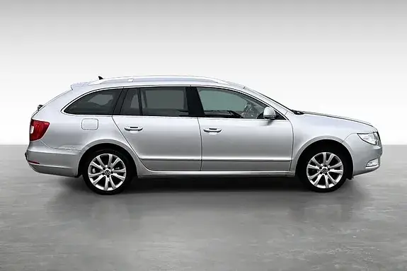 Skoda Superb 2013 photo 4