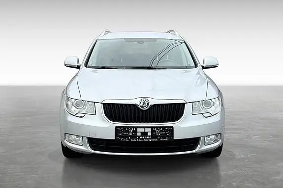 Skoda Superb 2013 photo 2