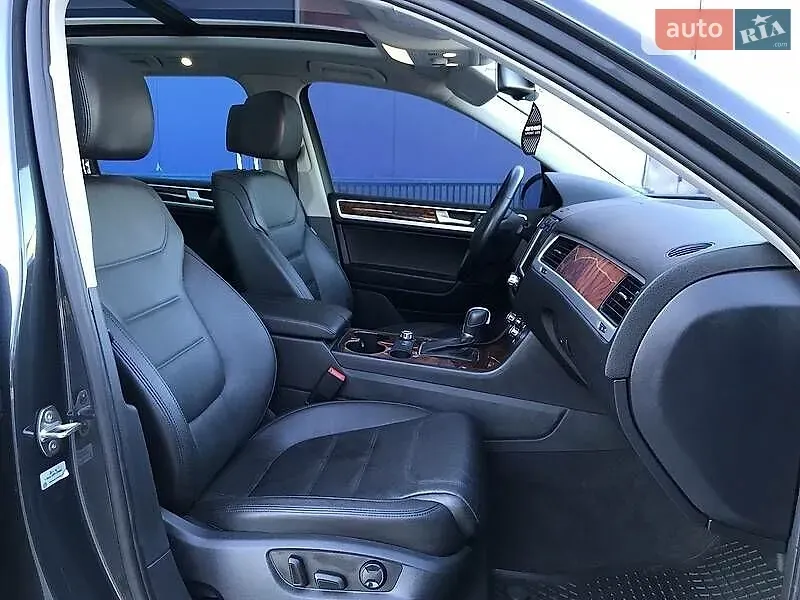 Volkswagen Touareg 2012 photo 2
