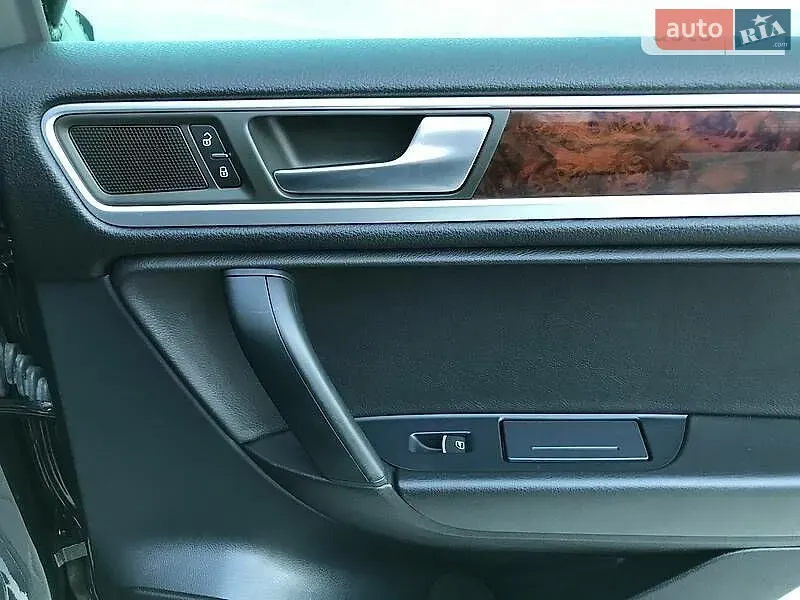 Volkswagen Touareg 2012 photo 3