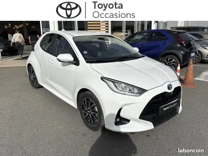 Toyota Yaris 2023 photo 4