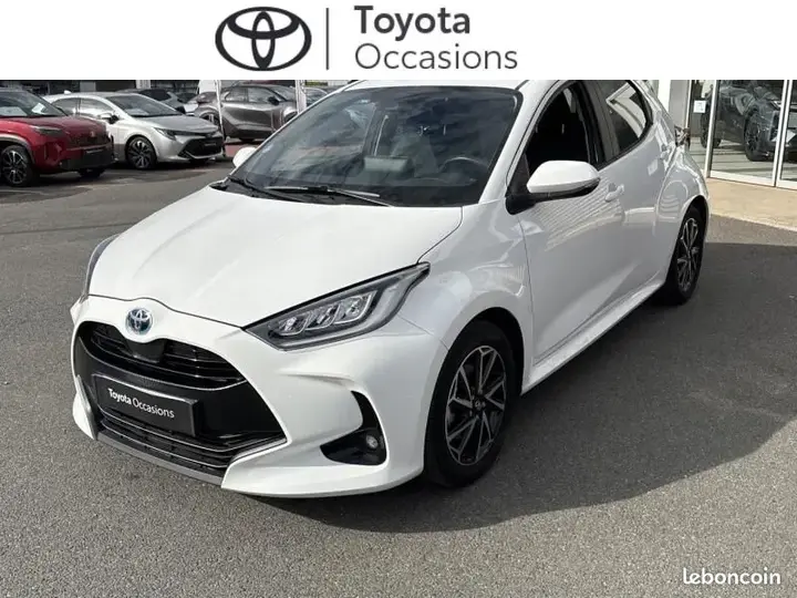 Toyota Yaris 2023 photo 2