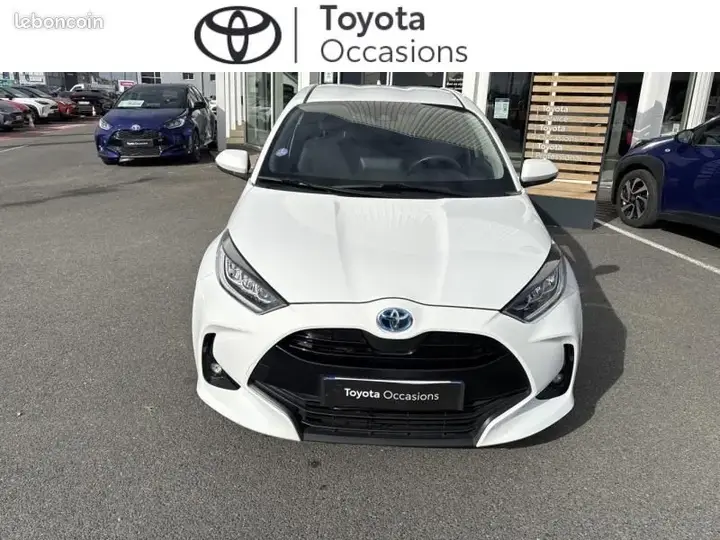 Toyota Yaris 2023 photo 3
