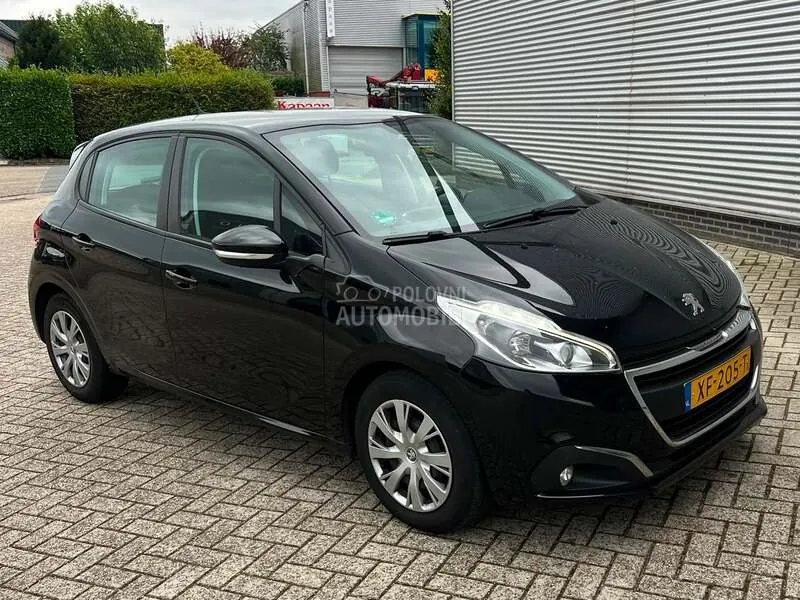 Peugeot 208 2019 photo 3